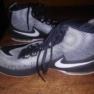 Basketball shoes